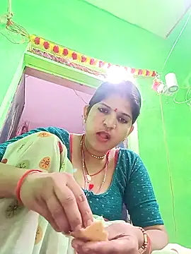 Karishma cute online show from 11.04.25