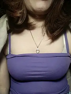 YiyinLy online show from 11.24.25