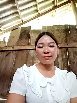 Snapshot of laddy-cute chatting on 10.31.25 laddy-cute online show from 10.31.25