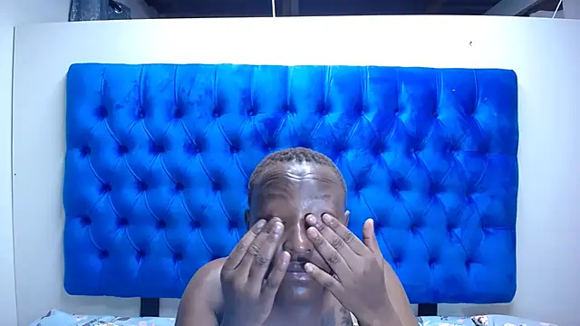 Snapshot of Amberdiamondmmm chatting on 10.31.25 Amberdiamondmmm online show from 10.31.25