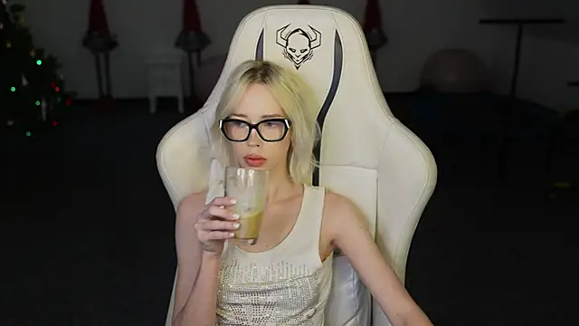 Snapshot of Jessica_start chatting on 12.18.25 Jessica start online show from 12.18.25