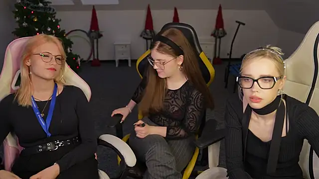 Snapshot of Jessica_start chatting on 12.22.25 Jessica start online show from 12.22.25