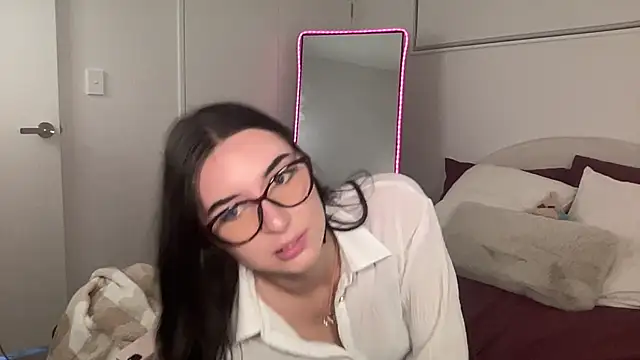 mollyy2006 online show from 10.25.25