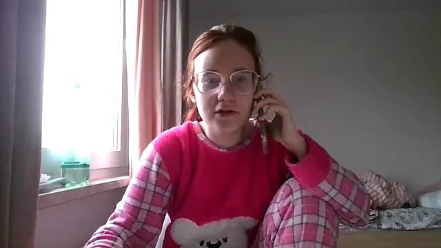 Snapshot of LuckySLove chatting on 04.12.26 LuckySLove online show from 04.12.26