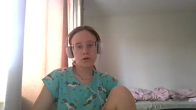 Snapshot of LuckySLove chatting on 06.23.26 LuckySLove online show from 06.23.26