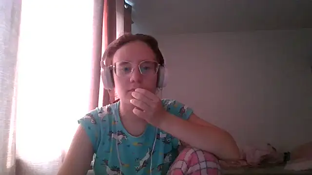 Snapshot of LuckySLove chatting on 07.15.26 LuckySLove online show from 07.15.26