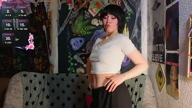 ReincarnatedAngel online show from 12.17.25