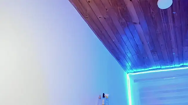 Emily Lindey online show from 11.04.25