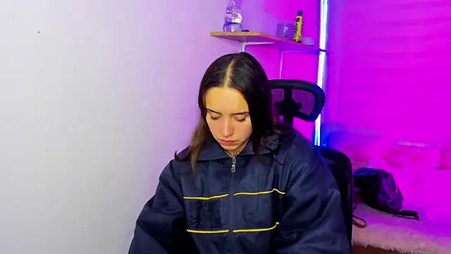 Emily Lindey online show from 11.21.25