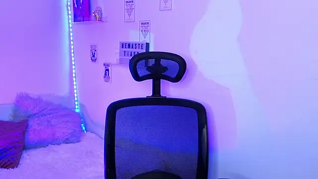 Emily Lindey online show from 03.08.26