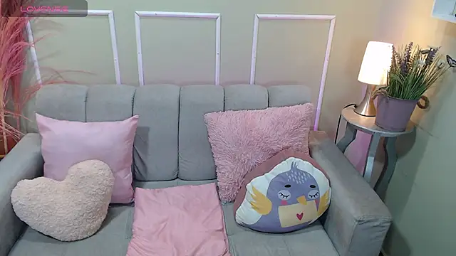 Snapshot of ZharaGag_on_u chatting on 10.16.25 ZharaGag on u online show from 10.16.25