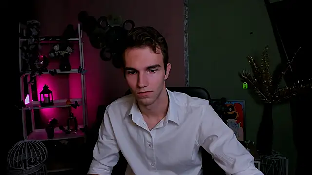 Snapshot of astren_villo chatting on 11.18.25 astren villo online show from 11.18.25