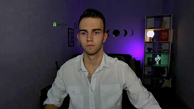 Snapshot of astren_villo chatting on 12.19.25 astren villo online show from 12.19.25