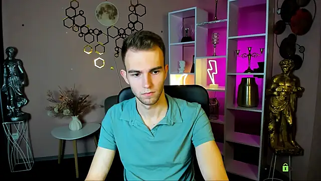 Snapshot of astren_villo chatting on 12.20.25 astren villo online show from 12.20.25