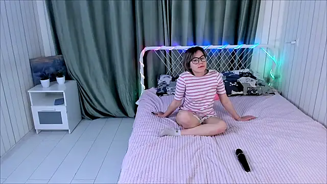 AlisiaEthen online show from 11.14.25