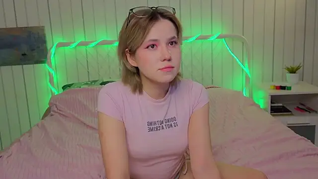 AlisiaEthen online show from 11.26.25