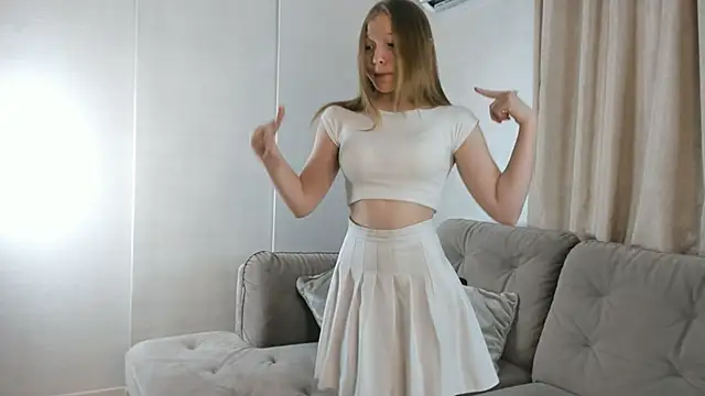 Snapshot of Megansuns chatting on 10.30.25 Megansuns online show from 10.30.25