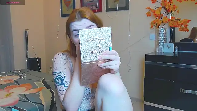 Snapshot of MeganNewCat chatting on 12.18.25 MeganNewCat online show from 12.18.25