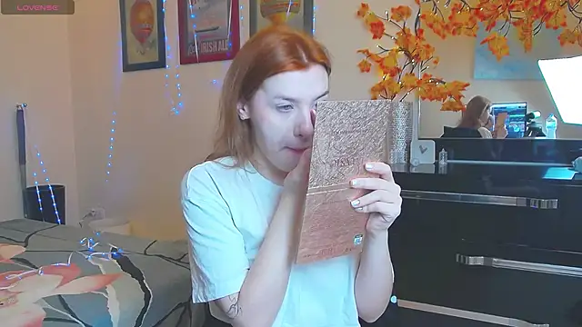 Snapshot of MeganNewCat chatting on 12.21.25 MeganNewCat online show from 12.21.25