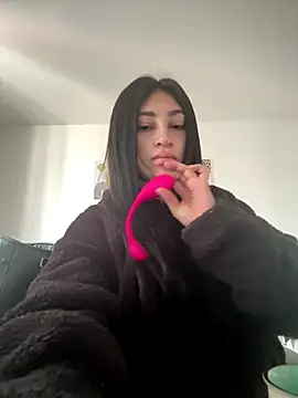 Snapshot of Cara-Hadley chatting on 11.03.25 Cara-Hadley online show from 11.03.25