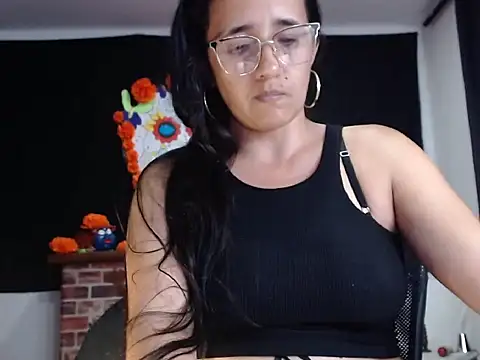 Snapshot of Lucyy_Naugthy chatting on 11.13.25 Lucyy Naugthy online show from 11.13.25