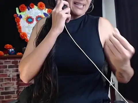 Snapshot of Lucyy_Naugthy chatting on 11.17.25 Lucyy Naugthy online show from 11.17.25