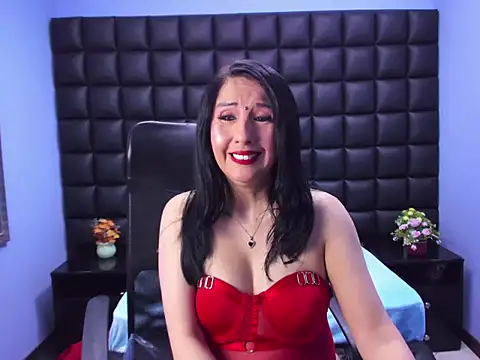 Agatha Leon  online show from 11.06.25