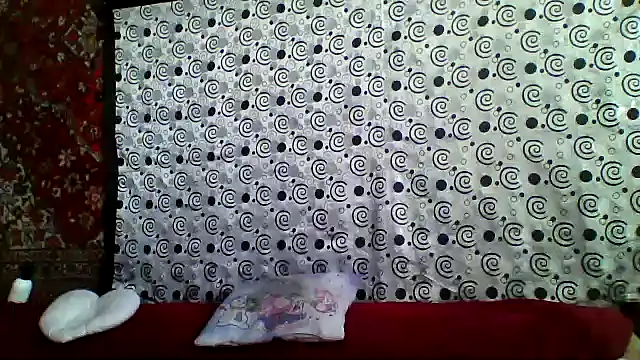 Snapshot of Lia_Ray chatting on 10.24.25 Lia Ray online show from 10.24.25