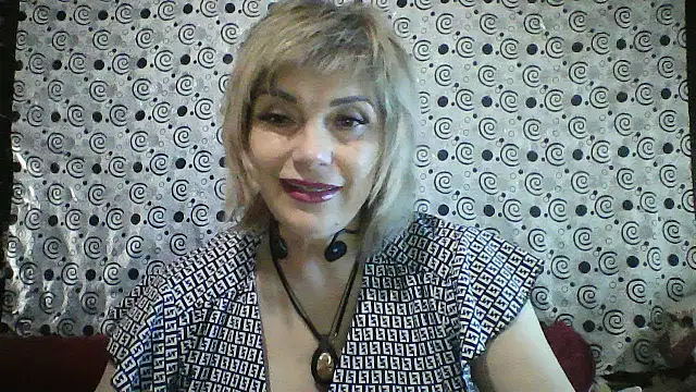 Snapshot of Lia_Ray chatting on 10.27.25 Lia Ray online show from 10.27.25