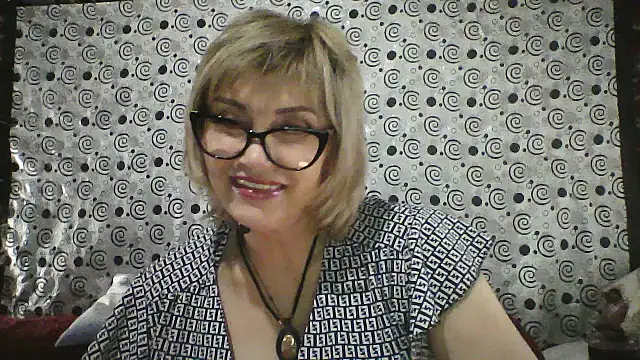 Snapshot of Lia_Ray chatting on 10.29.25 Lia Ray online show from 10.29.25