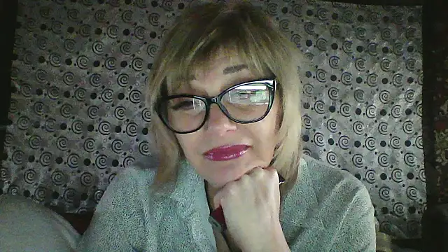 Snapshot of Lia_Ray chatting on 11.25.25 Lia Ray online show from 11.25.25