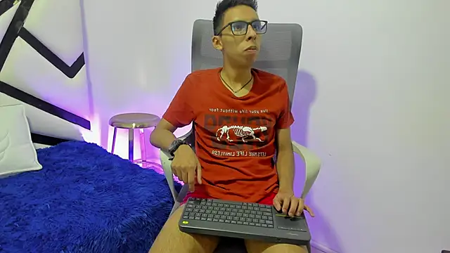 TwinkD asian online show from 10.21.25