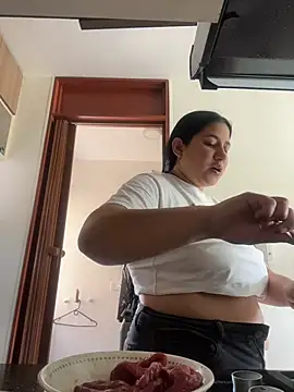 kassandra luxury online show from 11.18.25