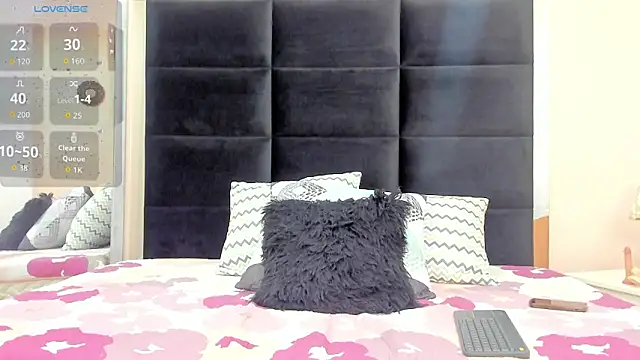 Cleo Saunders online show from 10.15.25