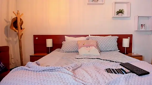 Snapshot of Cat__Moon__ chatting on 11.21.25 Cat Moon online show from 11.21.25