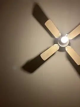 Snapshot of CarmeloA chatting on 11.19.25 CarmeloA online show from 11.19.25