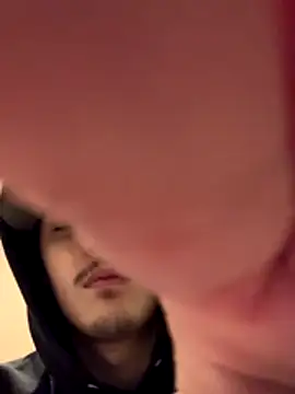 Snapshot of CarmeloA chatting on 12.04.25 CarmeloA online show from 12.04.25