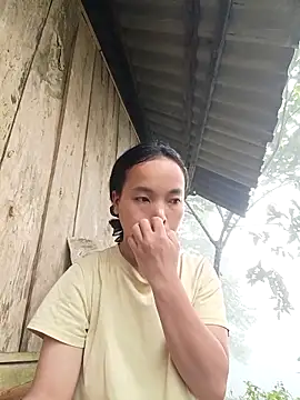 Snapshot of Nguyet2k4 chatting on 11.11.25 Nguyet2k4 online show from 11.11.25