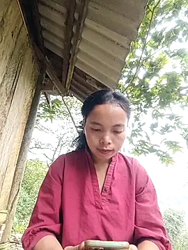 Snapshot of Nguyet2k4 chatting on 11.24.25 Nguyet2k4 online show from 11.24.25