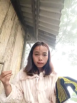 Snapshot of Nguyet2k4 chatting on 12.15.25 Nguyet2k4 online show from 12.15.25