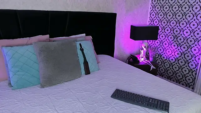 Snapshot of mariianna_lopez_ chatting on 11.25.25 mariianna lopez online show from 11.25.25