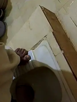 Snapshot of svk_05 chatting on 11.14.25 svk 05 online show from 11.14.25