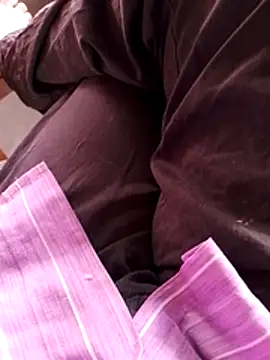 Snapshot of svk_05 chatting on 11.18.25 svk 05 online show from 11.18.25