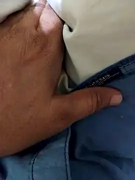 Snapshot of svk_05 chatting on 11.19.25 svk 05 online show from 11.19.25