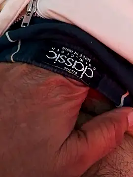 Snapshot of svk_05 chatting on 11.26.25 svk 05 online show from 11.26.25