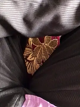 Snapshot of svk_05 chatting on 11.30.25 svk 05 online show from 11.30.25