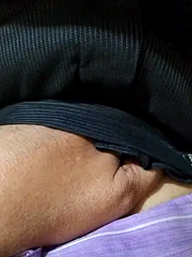 Snapshot of svk_05 chatting on 11.30.25 svk 05 online show from 11.30.25