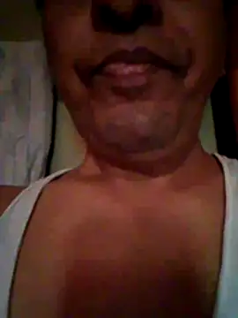 Snapshot of svk_05 chatting on 12.17.25 svk 05 online show from 12.17.25