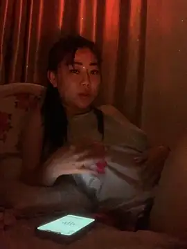 Snapshot of Your_hope77 chatting on 11.18.25 Your hope77 online show from 11.18.25