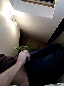 Snapshot of nicolaspgarnier chatting on 11.28.25 nicolaspgarnier online show from 11.28.25